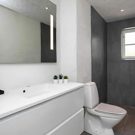 6 Person In Lokken-by Traum *